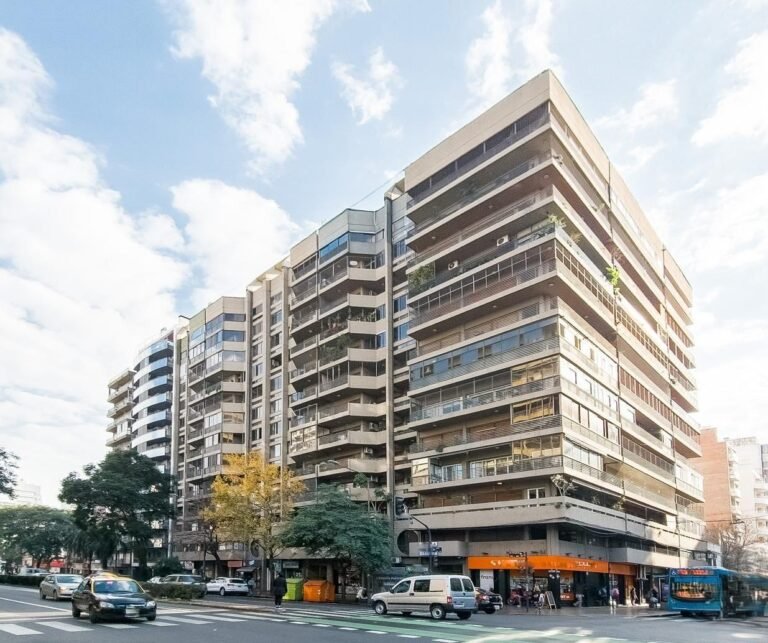 Venta Rosario departamento amplio en Pellegrini y Laprida