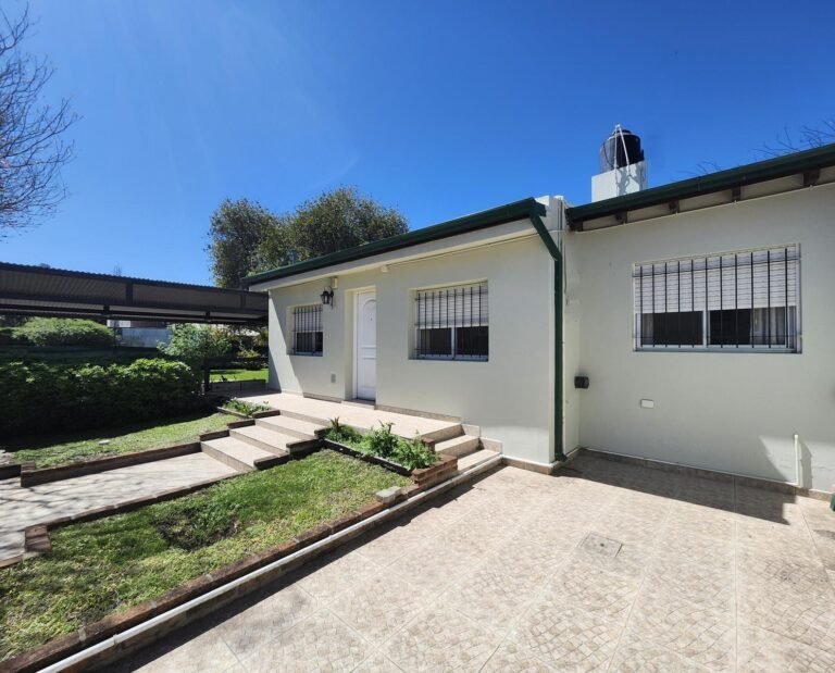 Venta casa en Funes de 3 dormitorios pileta apta credito hipotecario
