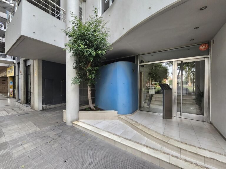 Venta departamento 2 dormitorios vista rio martin cochera