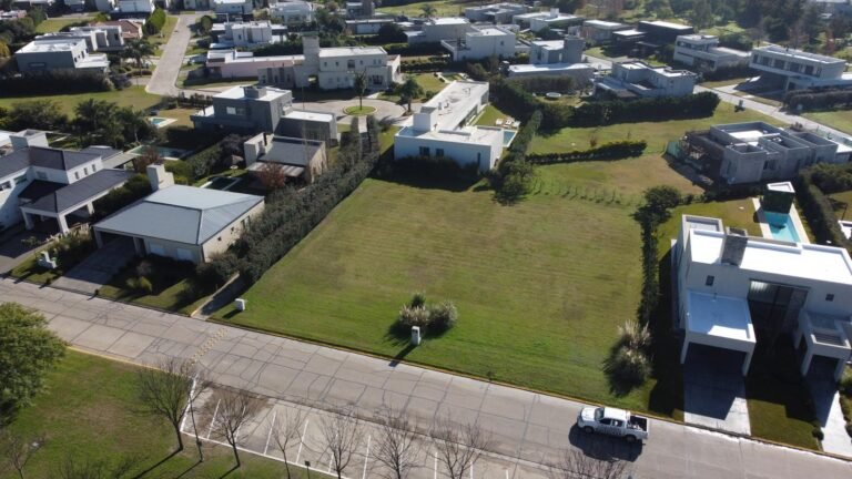 Venta San Sebastián Barrio Privado Funes ultimo lote con fondo norte frente al club house