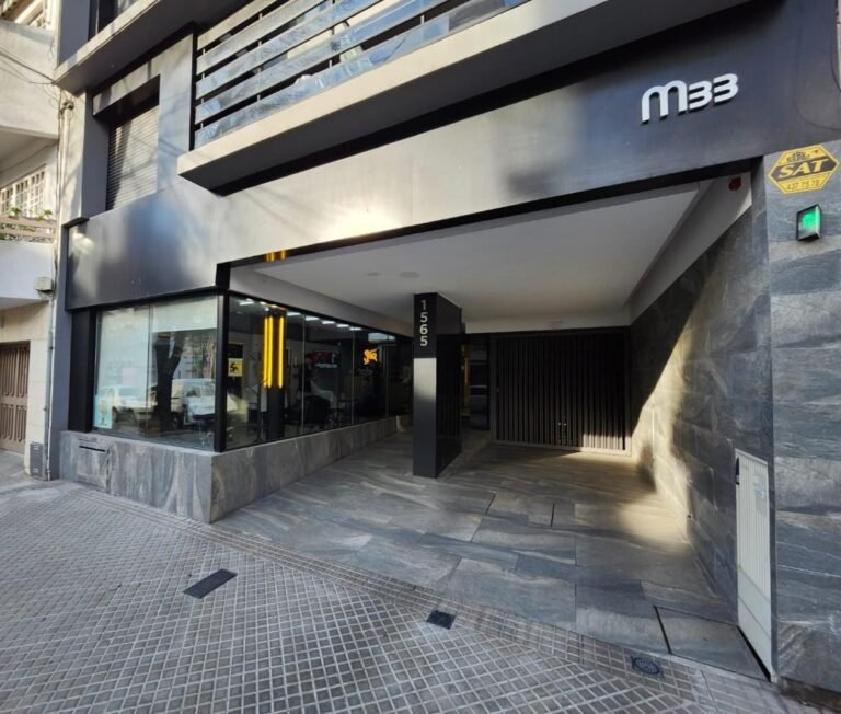 Venta departamento de 1 dormitorio con cochera en lourdes