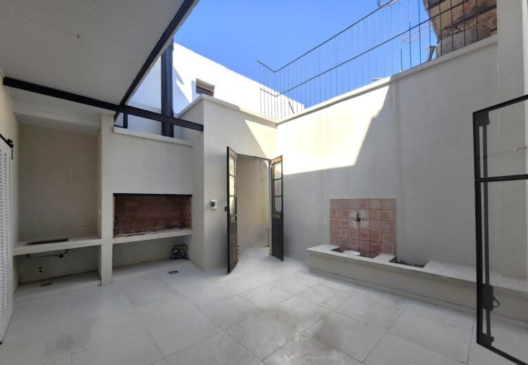 Venta Casa interna de pasillo reciclada en Barrio Abasto