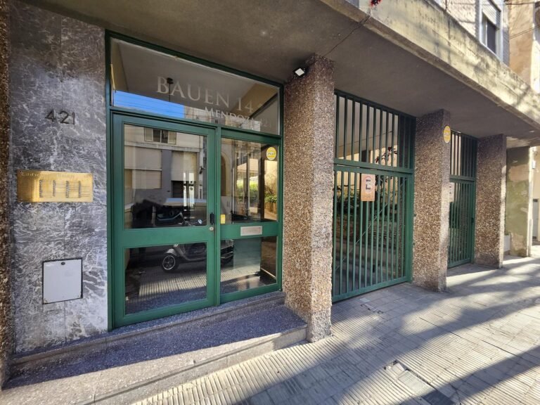 Departamento de 2 dormitorios barrio martin frente La Salle
