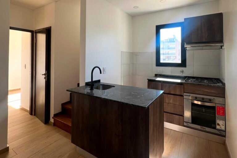 Departamento Duplex con cochera en Lourdes
