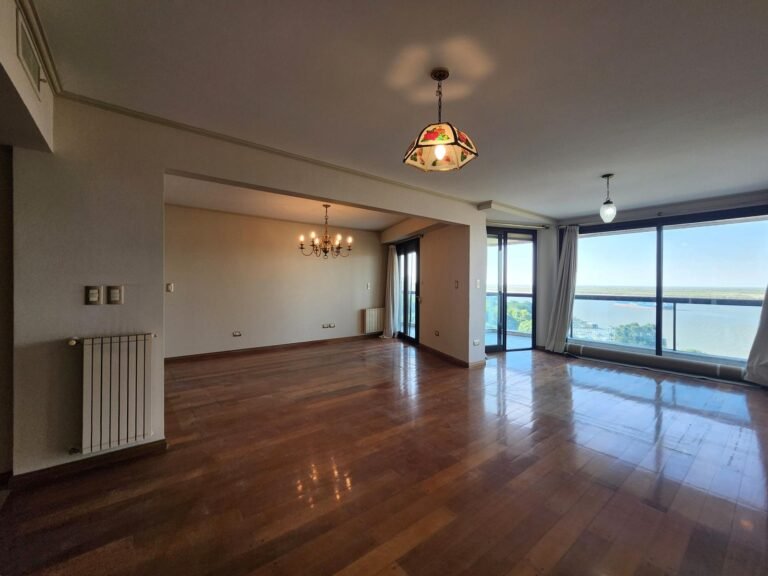 Piso exclusivo de 2 dormitorios posibilidad de 3 con vista al Rio, cochera, quincho y pileta.