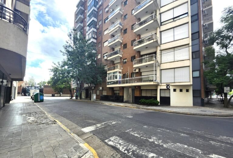 Monoambiente con división en planta baja