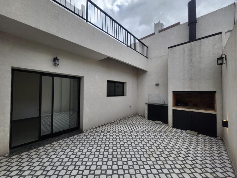 Venta casa de 3 dormitorios con patio terraza y cochera