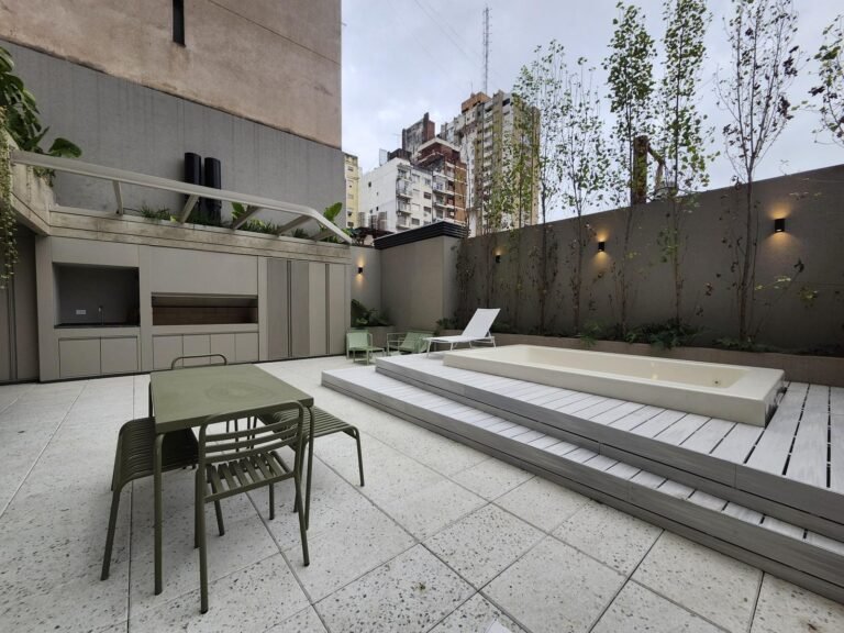 Departamento de 2 dormitorio con patio piscina y parrila premium zona rio