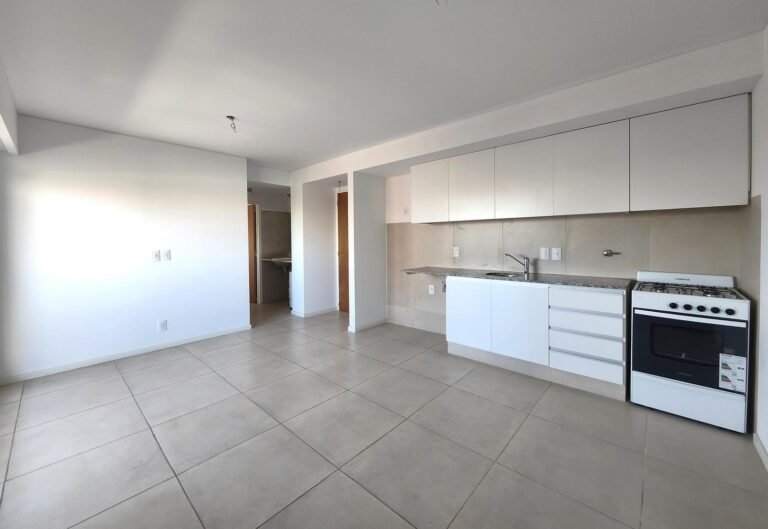 Venta Oportunidad: Departamento Frente Mercado Del Patio – Financiado Con Renta