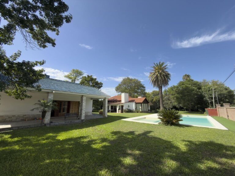Residencia de Gran Categoría en Funes | Parque de 3300m² | Ubicación Única