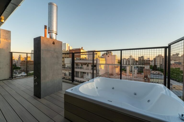 Exclusivo Depto 3 Dormitorios Con Cochera Y Terraza Única – A Pasos De Bv. Oroño (Barrio Lourdes)